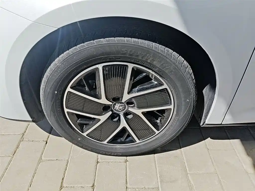 BYD Qin L — фото 23