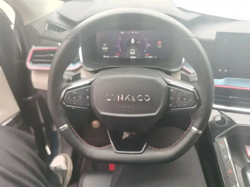 Lynk & Co 06 — фото 4