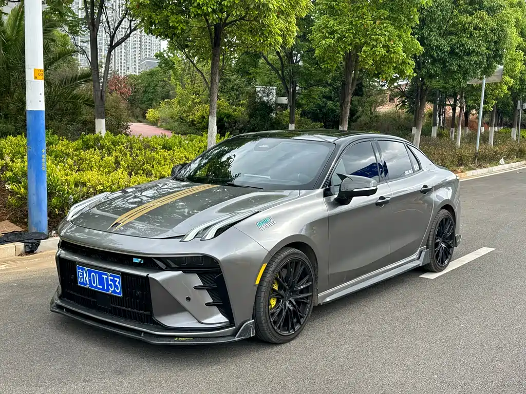 Lynk & Co 03