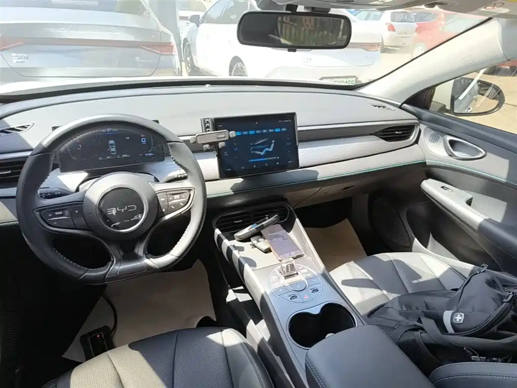 BYD Seal 05 DM-i — фото 13