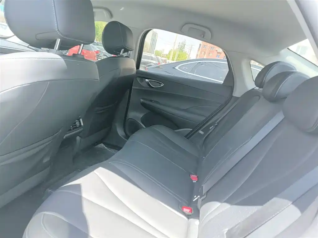 BYD Seal 05 DM-i — фото 17