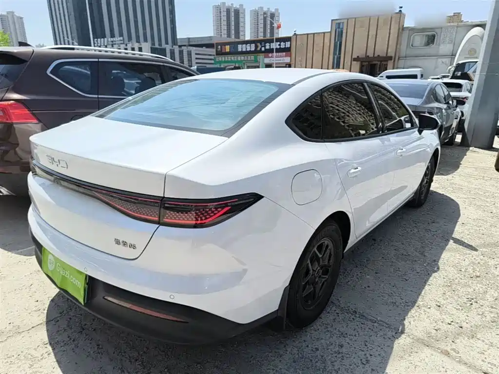 BYD Seal 05 DM-i — фото 7