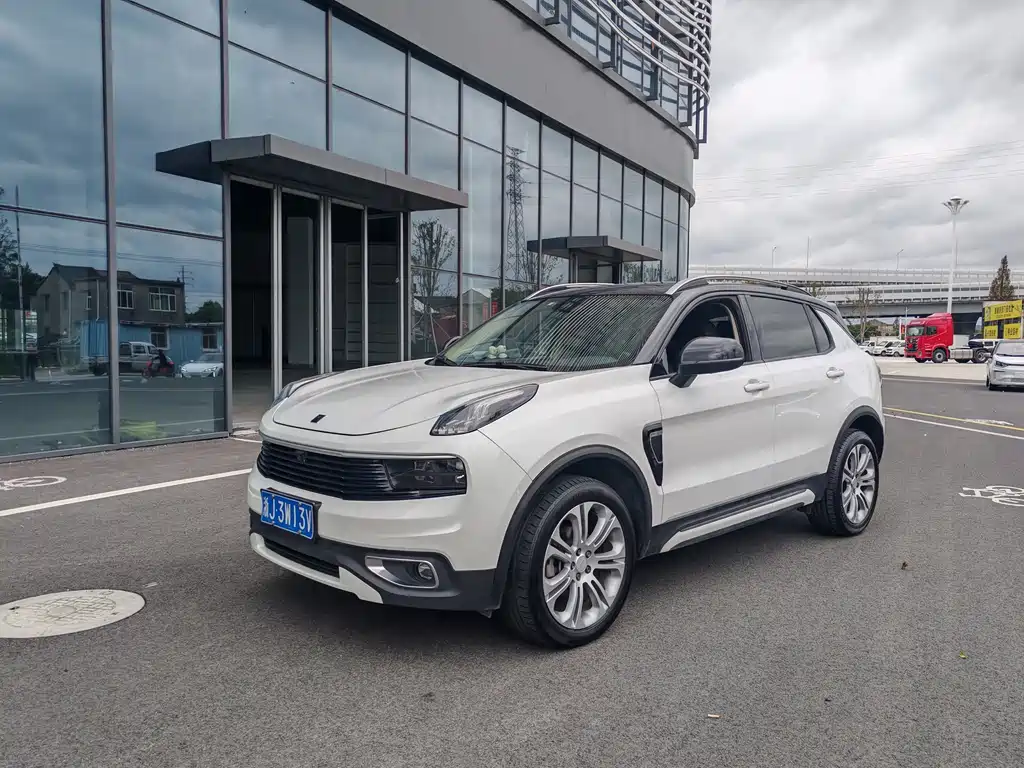 Lynk & Co 01