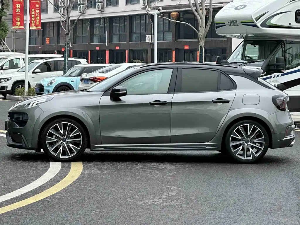 Lynk & Co 02 Hatchback — фото 4