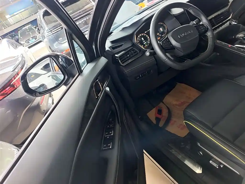 Lynk & Co 06 — фото 16