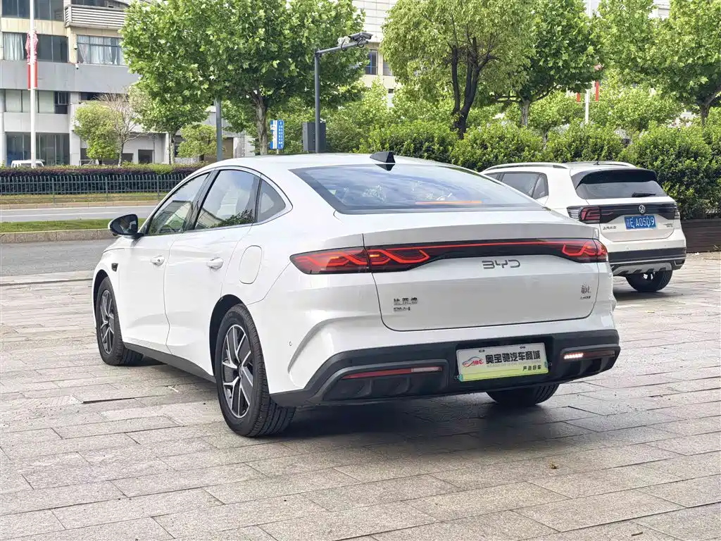 BYD Qin L — фото 9
