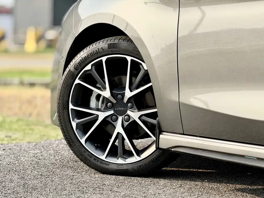 Lynk & Co 03 — фото 19