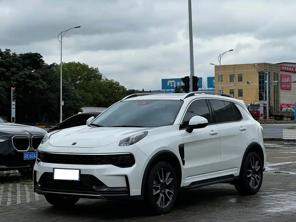 Lynk & Co 01
