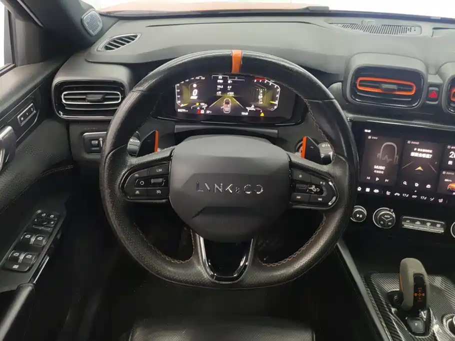 Lynk & Co 02 Hatchback — фото 15