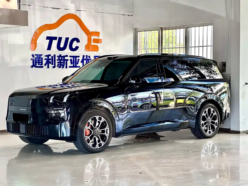 Lynk & Co 900