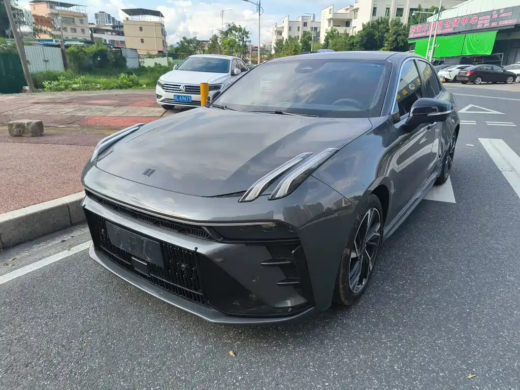 Lynk & Co 03