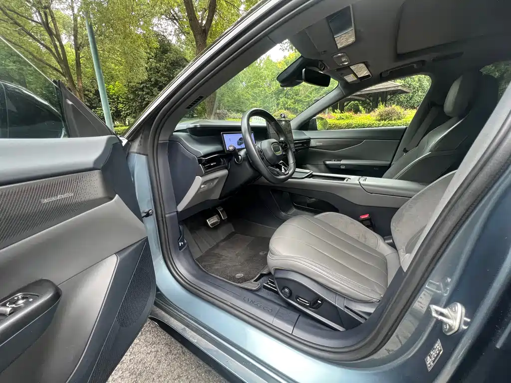 Lynk & Co 07 EM-P — фото 9
