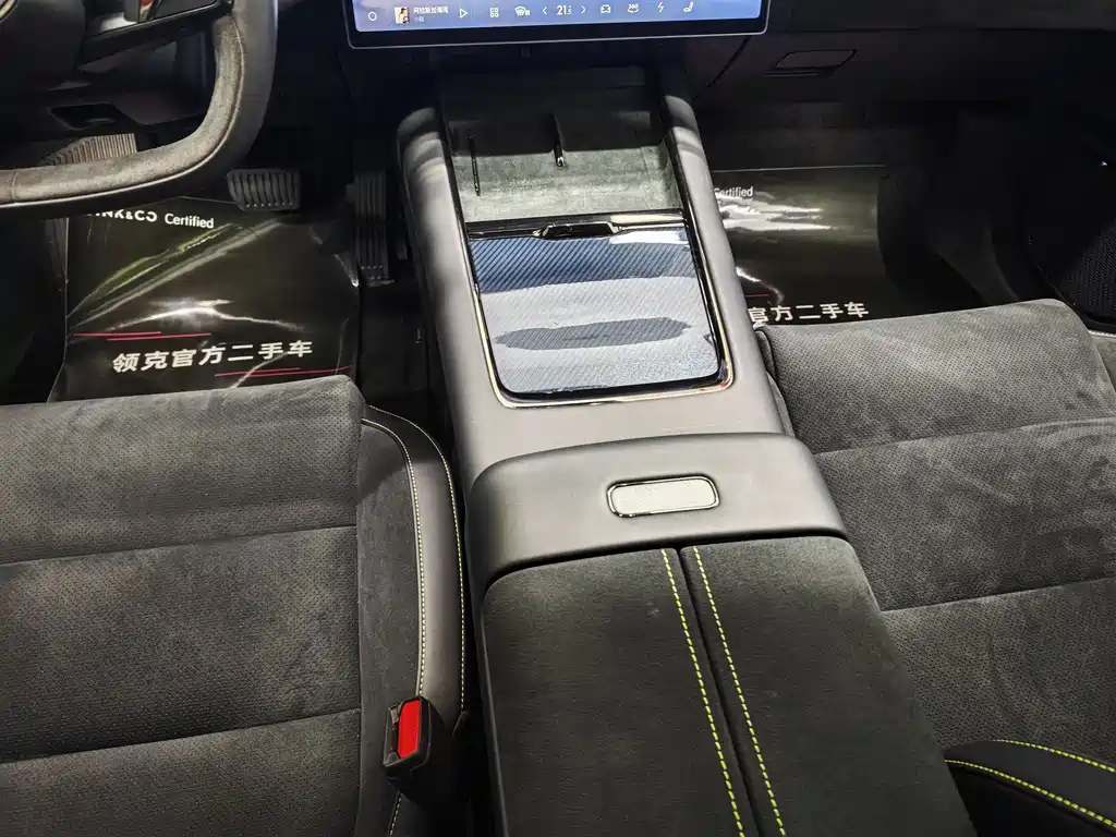 Lynk & Co 10 — фото 10