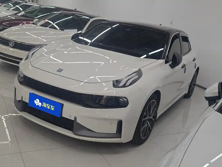 Lynk & Co 03