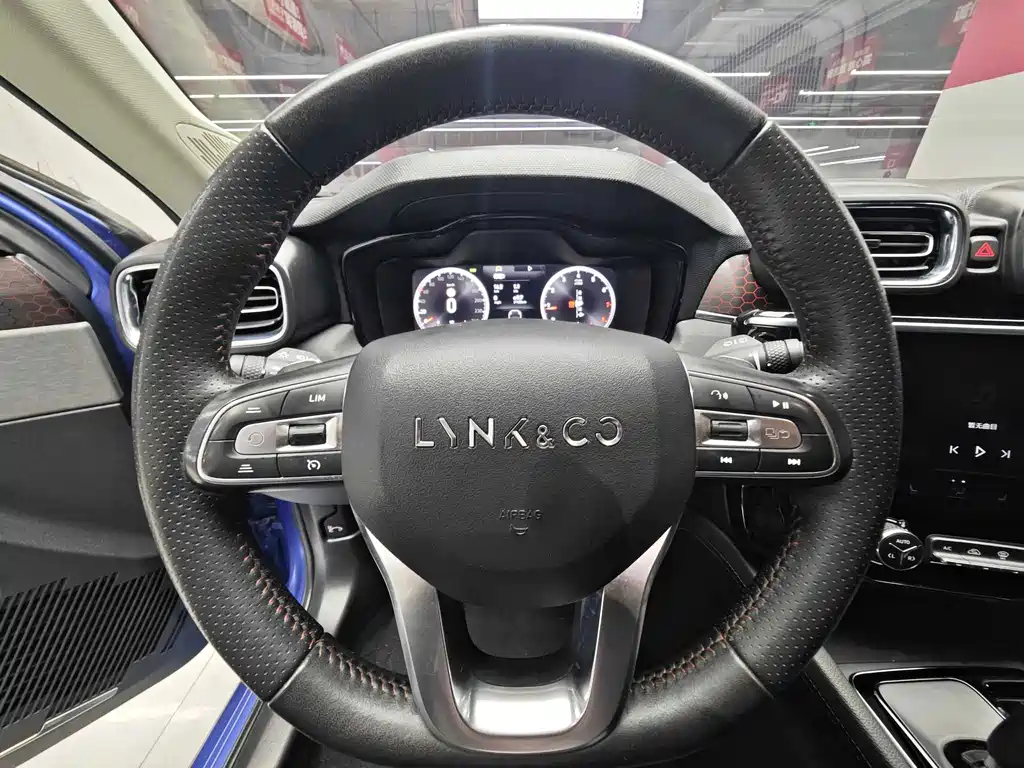 Lynk & Co 02 — фото 11