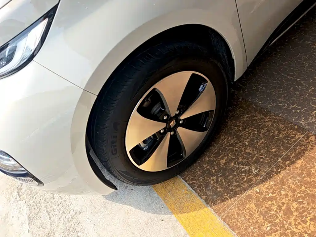 Baojun Yunduo — фото 23