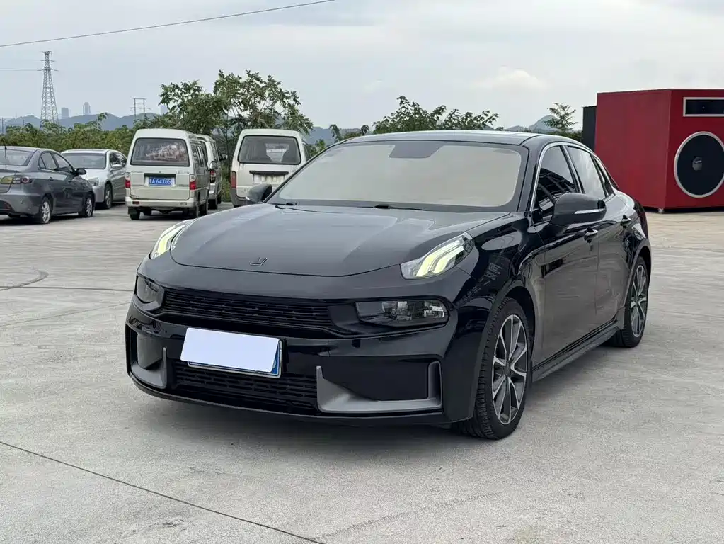 Lynk & Co 03