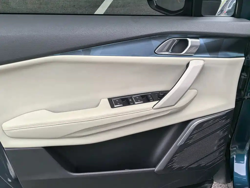 Lynk & Co 06 — фото 6