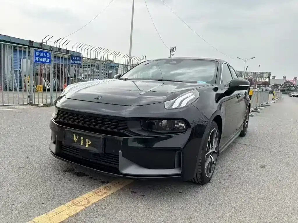 Lynk & Co 03
