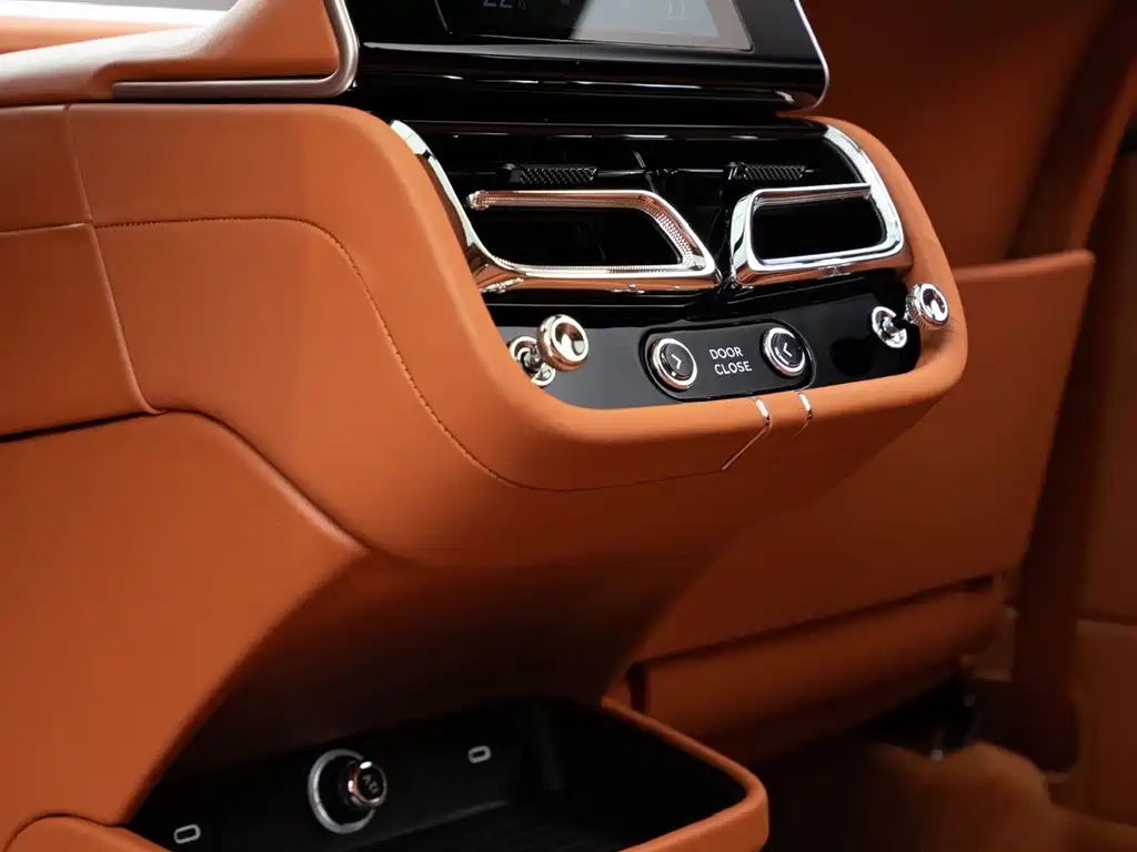 Bentley Bentayga — фото 13