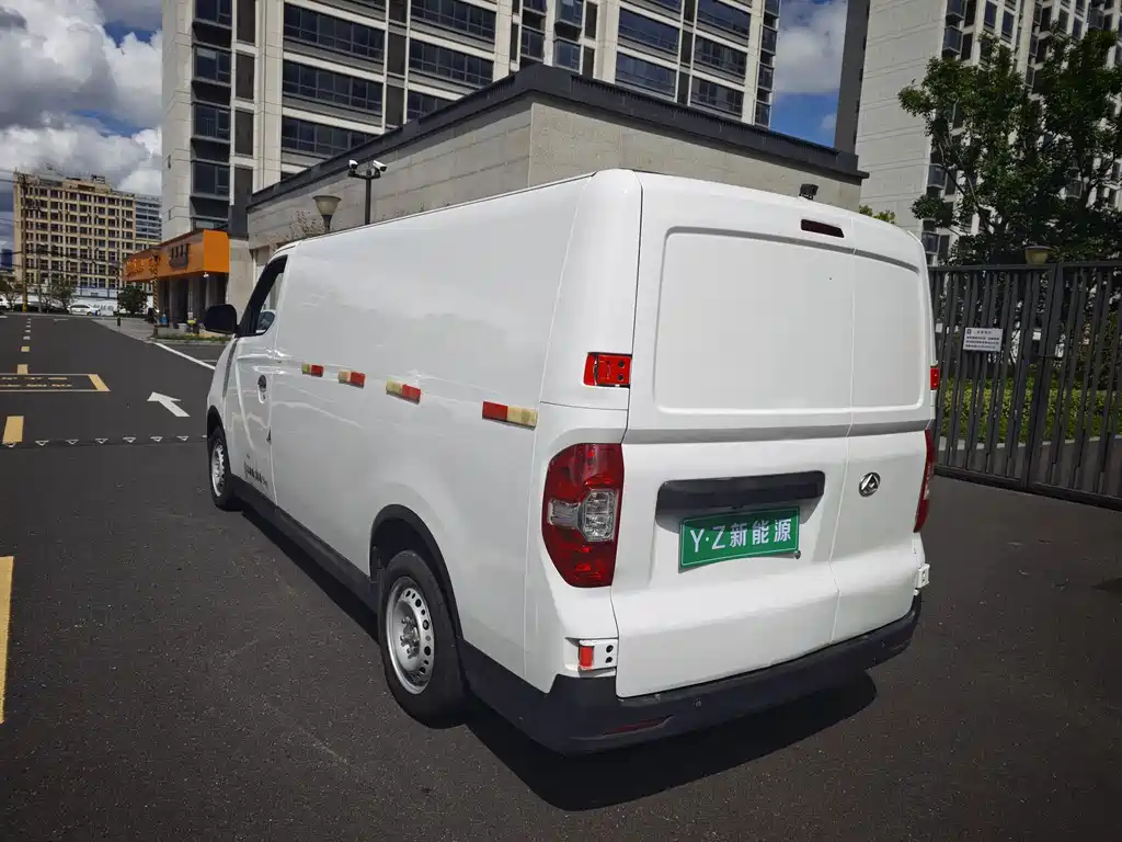 MAXUS EV30 — фото 15