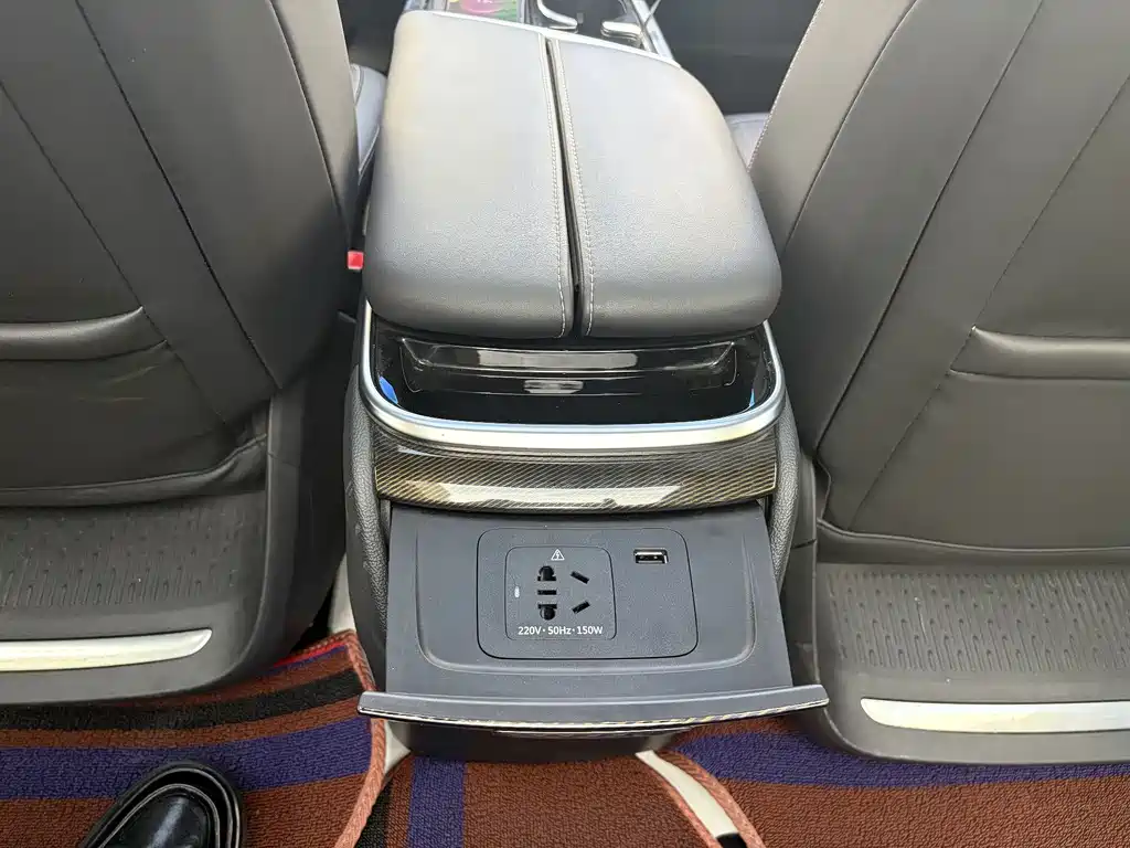 MAXUS G90 — фото 10