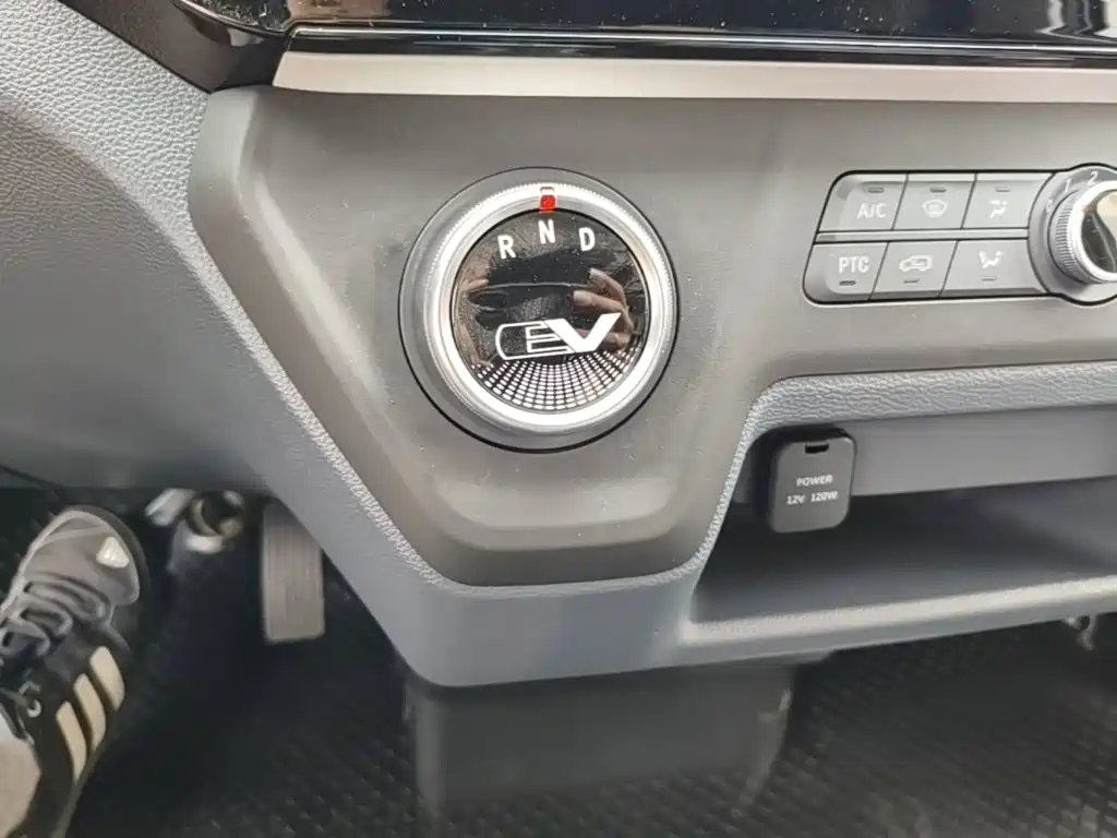 MAXUS EV30 — фото 10