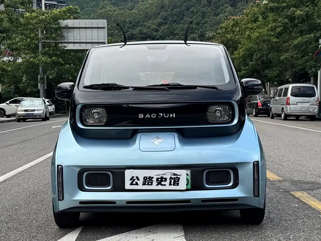 Baojun E300 — фото 2