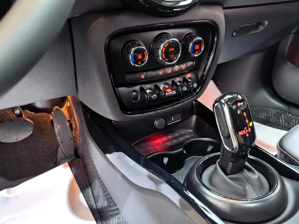 MINI Mini Clubman — фото 11