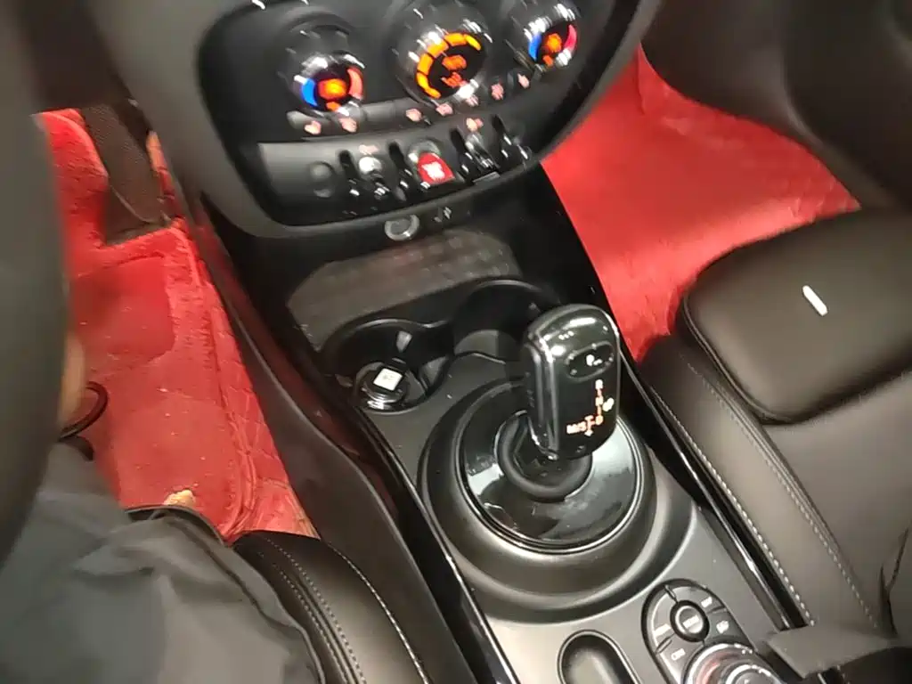 MINI Mini Clubman — фото 14