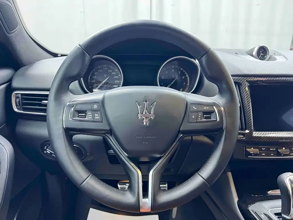 Maserati Levante — фото 31