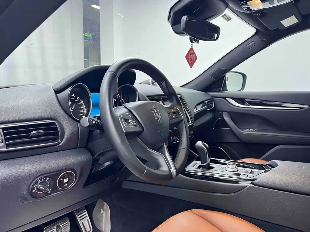 Maserati Levante — фото 10