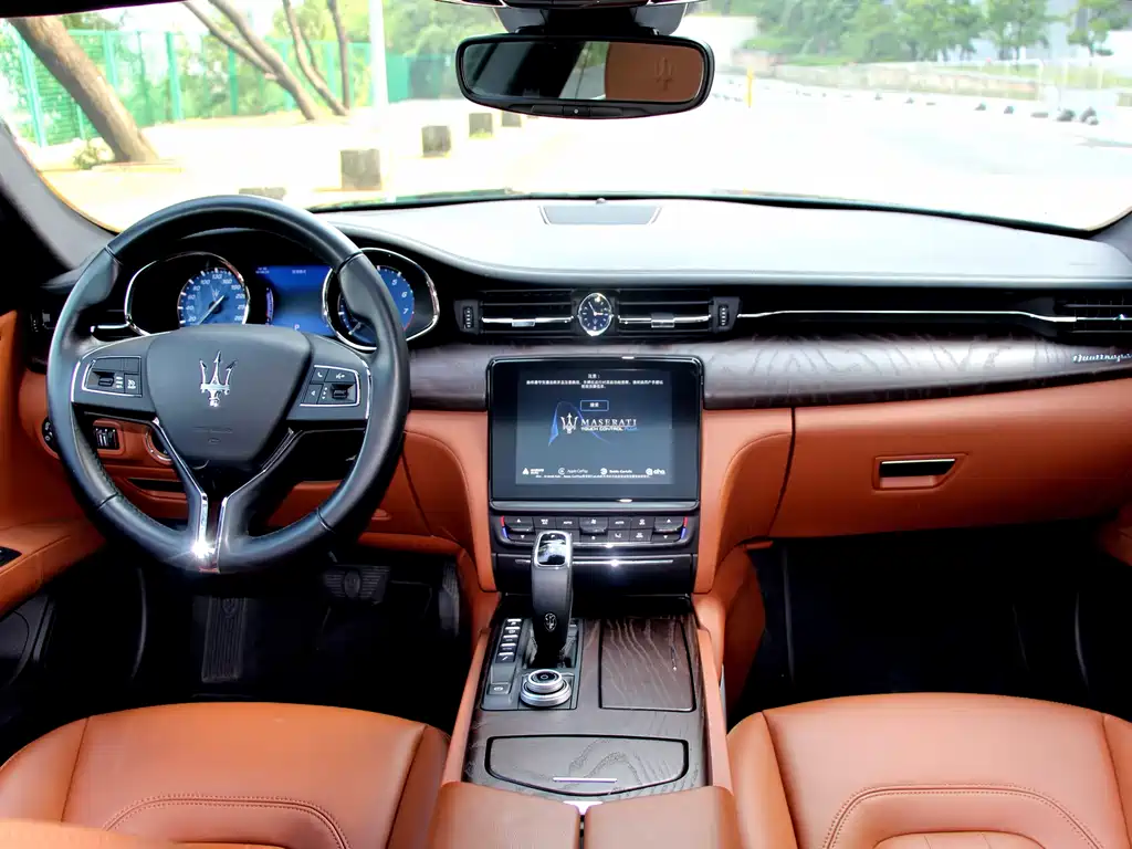 Maserati Quattroporte — фото 10