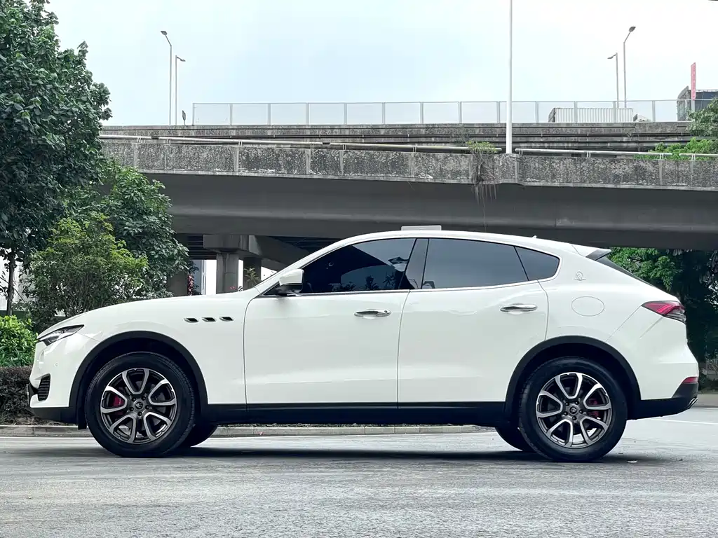 Maserati Levante — фото 3
