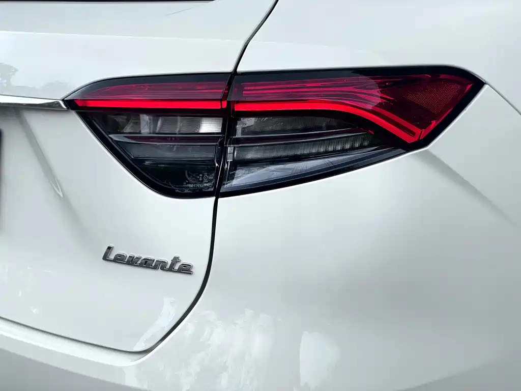 Maserati Levante — фото 36