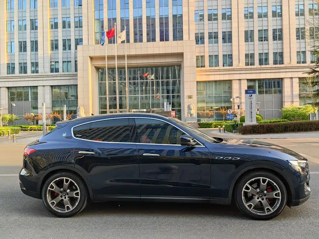 Maserati Levante — фото 8