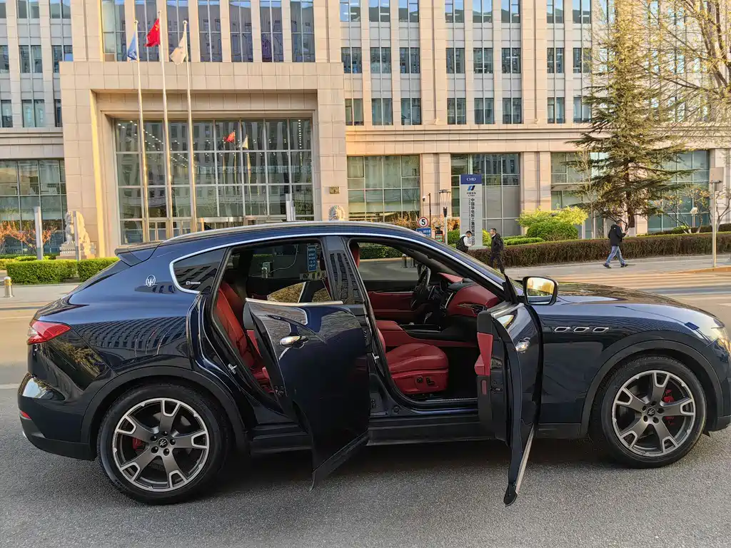 Maserati Levante — фото 9