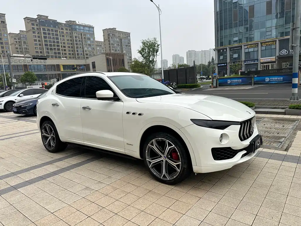 Maserati Levante — фото 2