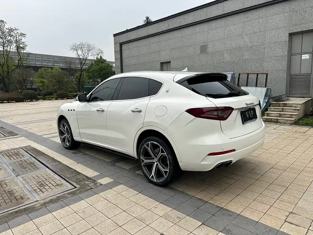 Maserati Levante — фото 11