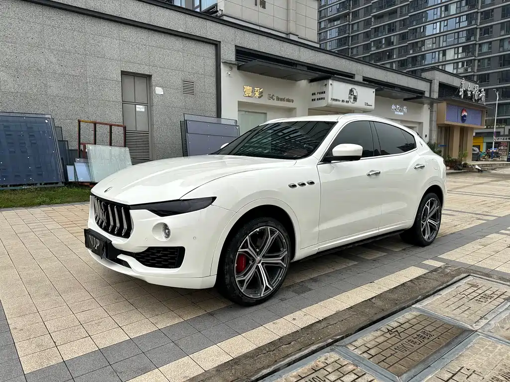 Maserati Levante — фото 3