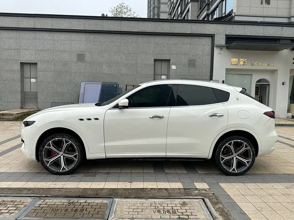 Maserati Levante — фото 10