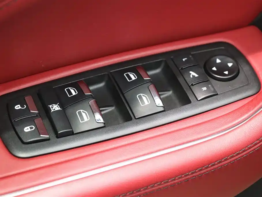 Maserati Levante — фото 11
