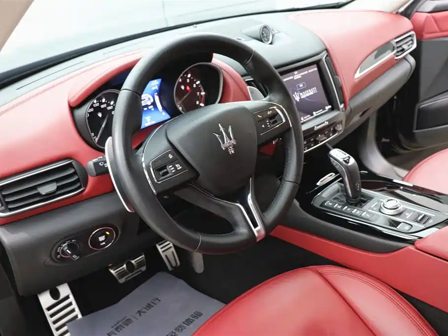 Maserati Levante — фото 13