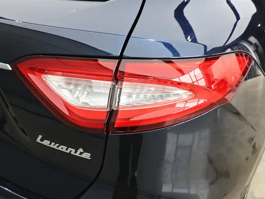Maserati Levante — фото 31