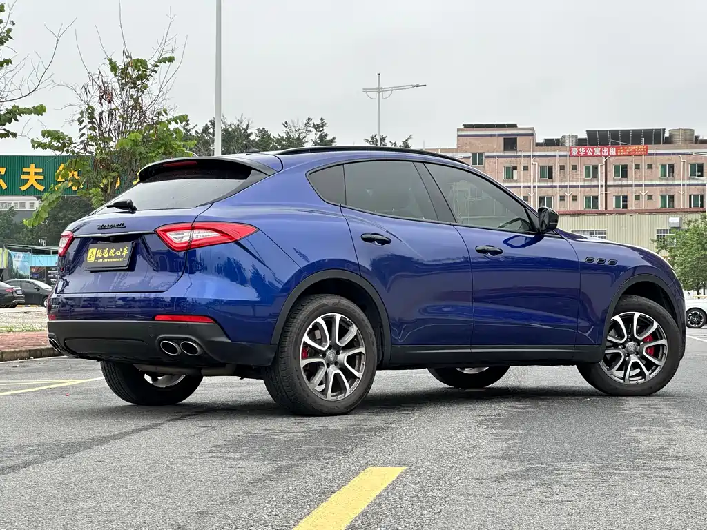 Maserati Levante — фото 4