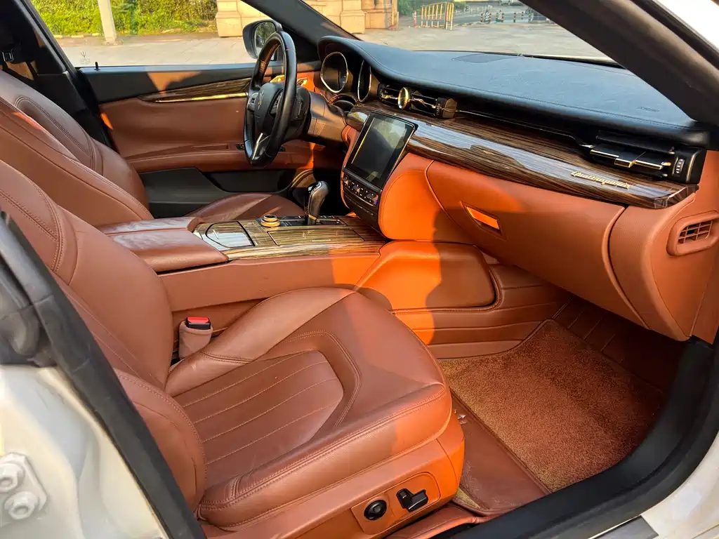 Maserati Quattroporte — фото 7
