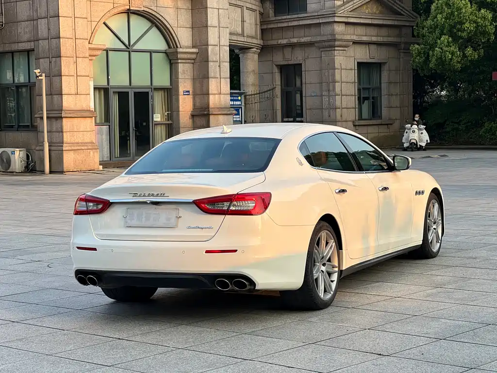 Maserati Quattroporte — фото 10
