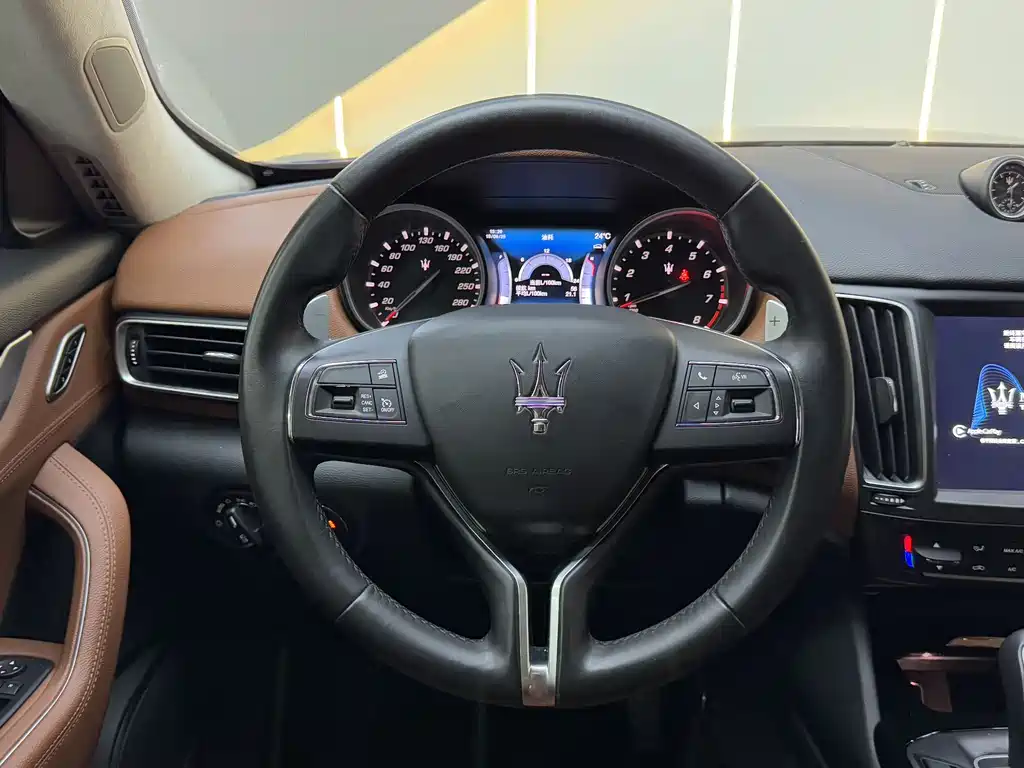 Maserati Levante — фото 11