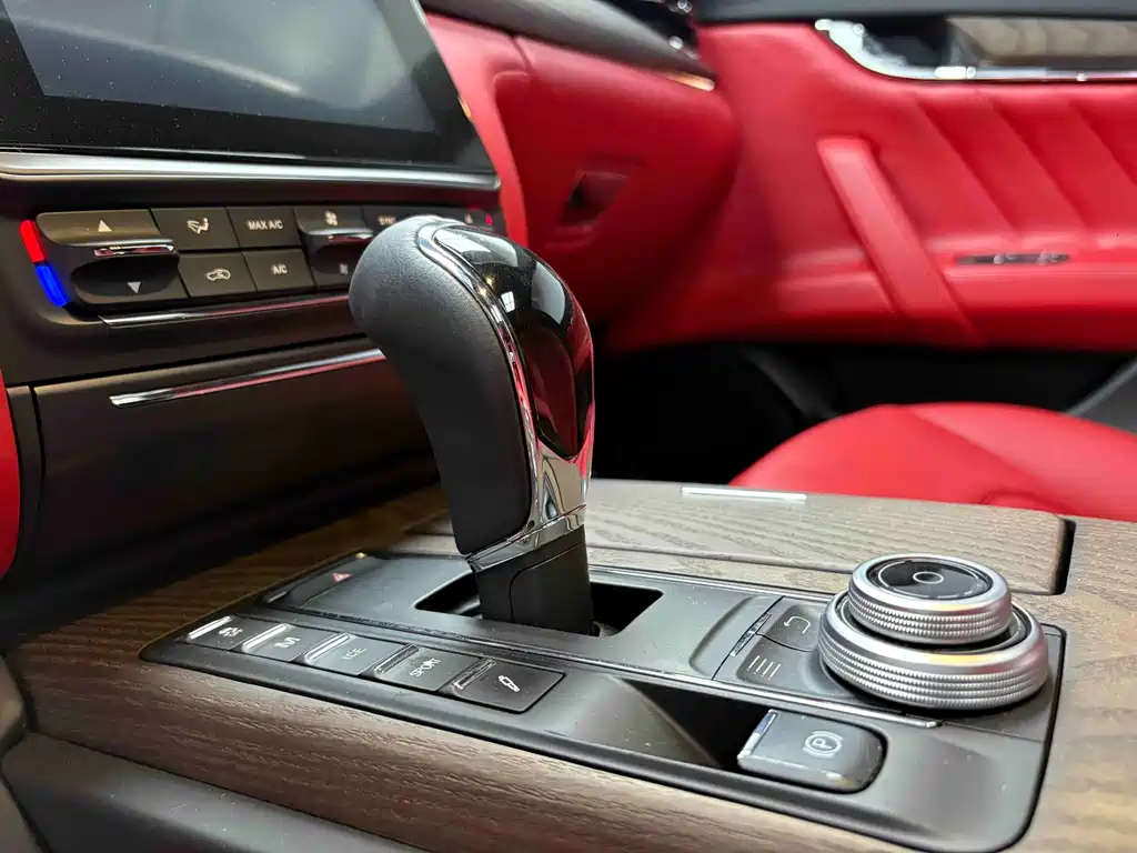 Maserati Quattroporte — фото 19