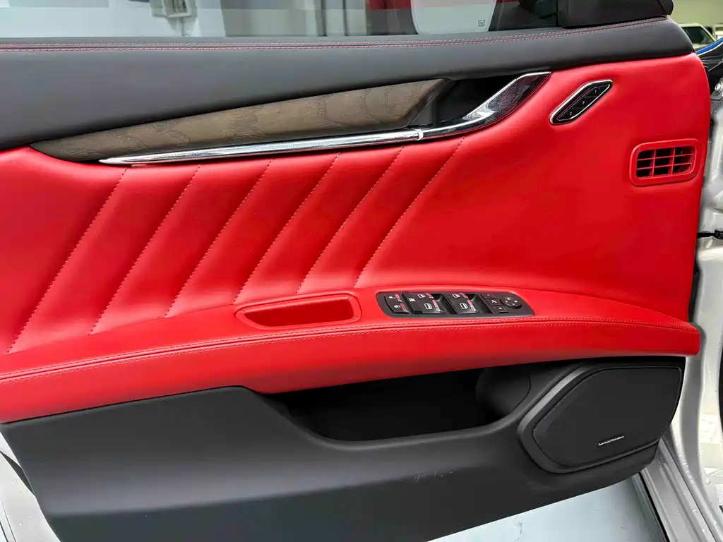 Maserati Quattroporte — фото 6